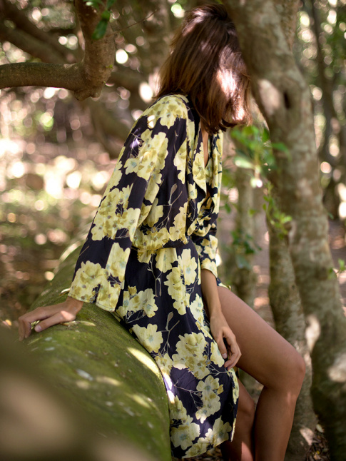 Porte avec nonchalance, la robe portefeuille se rvle ultra sensuelle