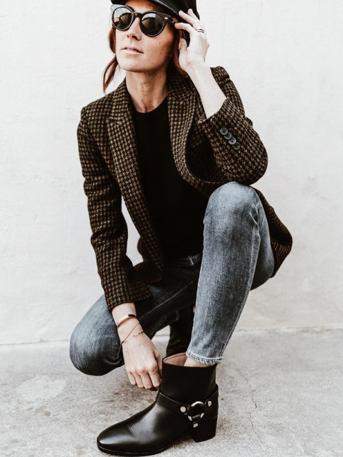 A l're des blazers oversizes, un modle lgrement cintr apparat dlicieusement exotique