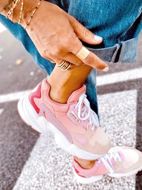 Oui aux ugly baskets dclines en rose bonbon !