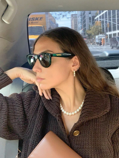 Gilet pais marron + perles, ou l'inverse de la cure de jouvence...