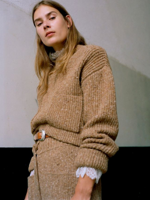 Toujours penser  glisser un brin de sophistication au sein des looks cosy...