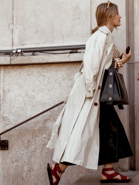 Oui aux looks de transition mixant sandales et pices couvrantes !
