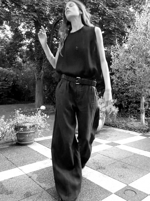 Pantalon large + ceinture paisse + haut fluide = le bon mix