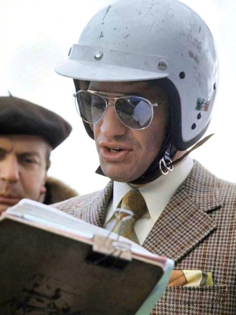 On piquerait bien  Belmondo son blazer et ses lunettes de soleil aviateur !