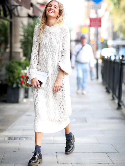 Longue robe pull + derbies = le bon mix