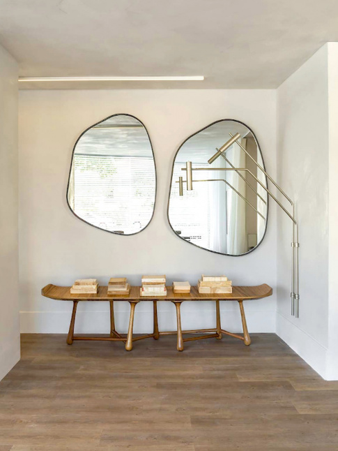 Oui aux miroirs voquant des lucarnes surralistes !