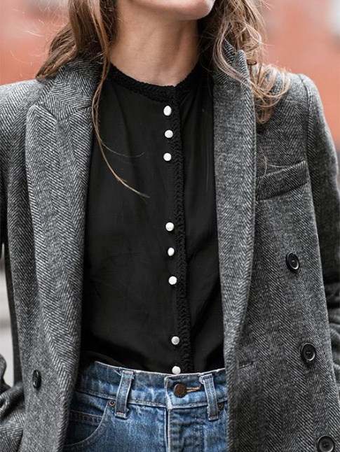 Blazer en drap de laine + chemise sans col = le bon mix