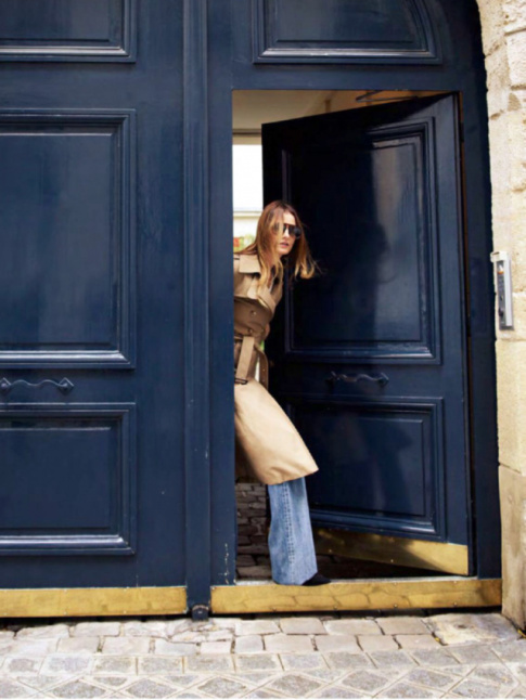 Le mix trench/jean flare : un duo intemporel dont on ne se lasse pas !