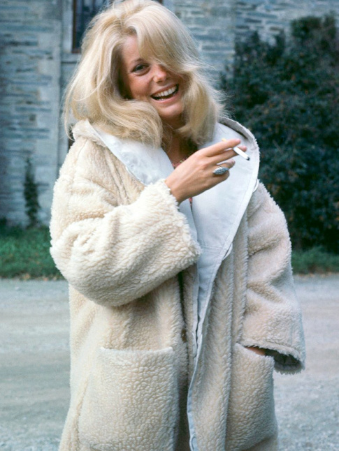 Et s'il suffisait d'enfiler une douillette veste en shearling pour retrouver le sourire ?