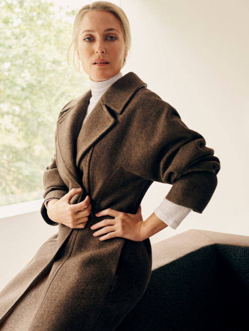 Quand Gillian Anderson rend le sous-pull blanc presque dsirable...