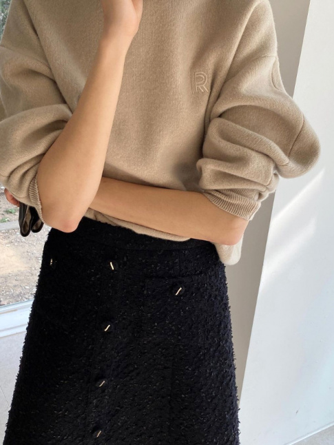Jupe ligne A chic + pull ample  emmanchures descendues = le bon mix