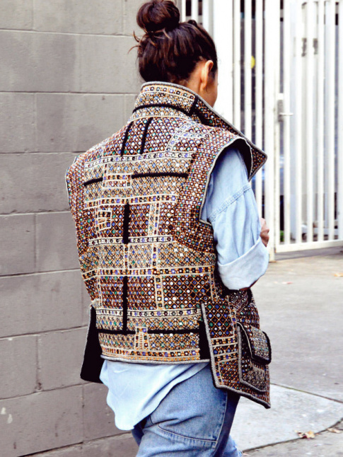 Rien de tel qu'un total look denim pour apaiser une pice forte !
