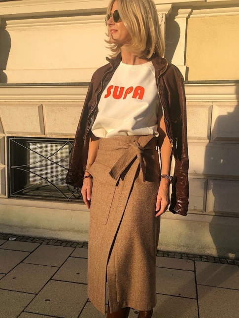 Le tee-shirt blanc  imprim rouge : le meilleur alli des camaeux de marron !