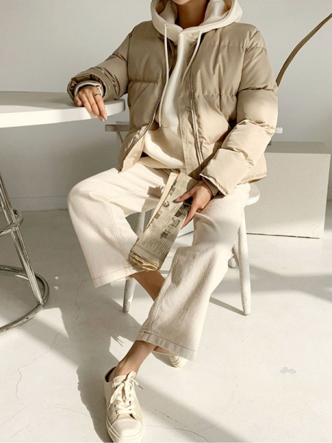 On ne se lasse pas des mix and match de blanc/beige tlescopant les textures !