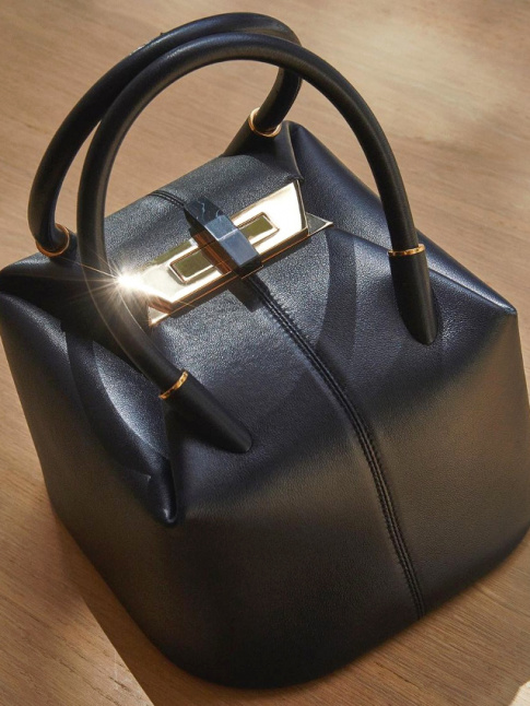 Oui au sac main aux allures de lunch box !