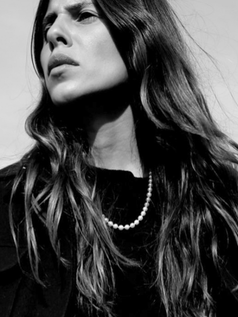 Pull oversize masculin + collier de perles = le bon mix
