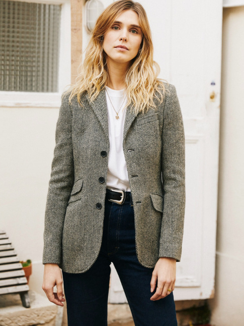 Blazer en drap de laine pais lgrement cintr + tee-shirt blanc = le bon mix