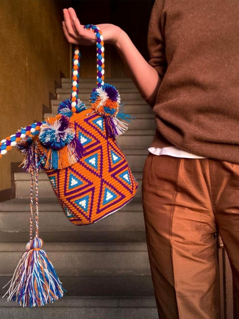 Rien de tel qu'un sac folk pour dynamiter une dgaine sagement classique !