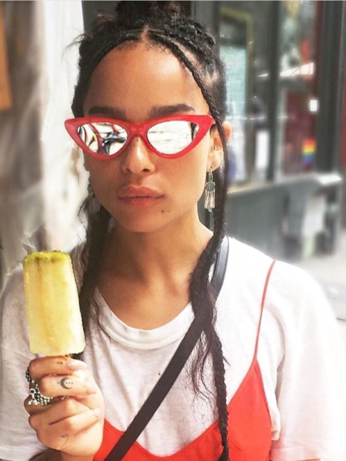 Lunette cat-eye + ski  l'eau + balade en ville = le bon mix