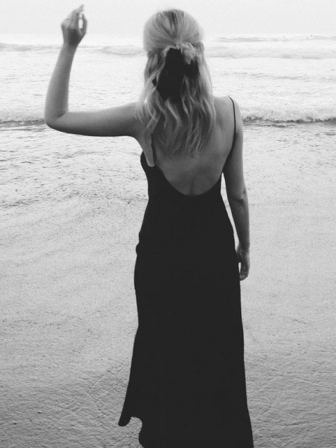 Robe noire lgre + bord de mer = le bon mix