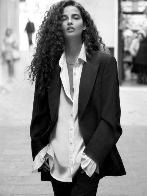 Look tomboy + affolante chevelure = le bon mix