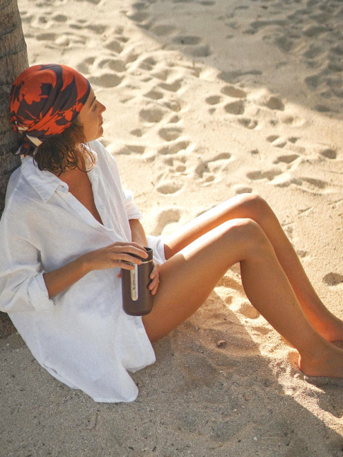 La maxi chemise blanche : l'alpha et l'omga des tenues de plage !