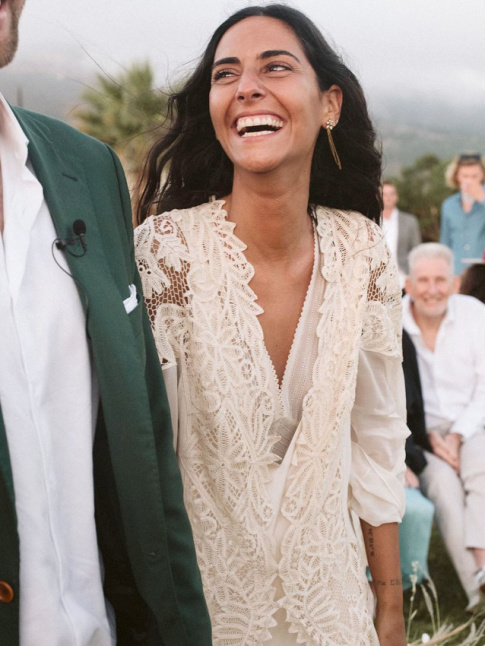 Mlant dgaine bohme et fracheur romantique, cette robe de marie a tout bon !