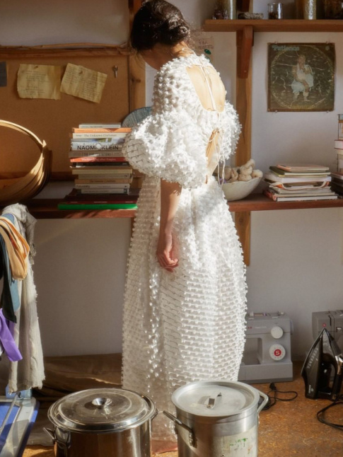 Mlant classicisme et modernit, cette robe ne laisse pas indiffrent !