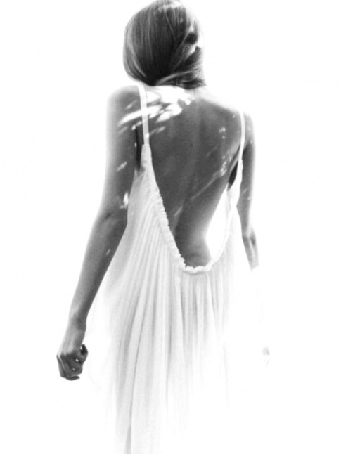 Obsession du jour : une longue robe lgre dos nu !