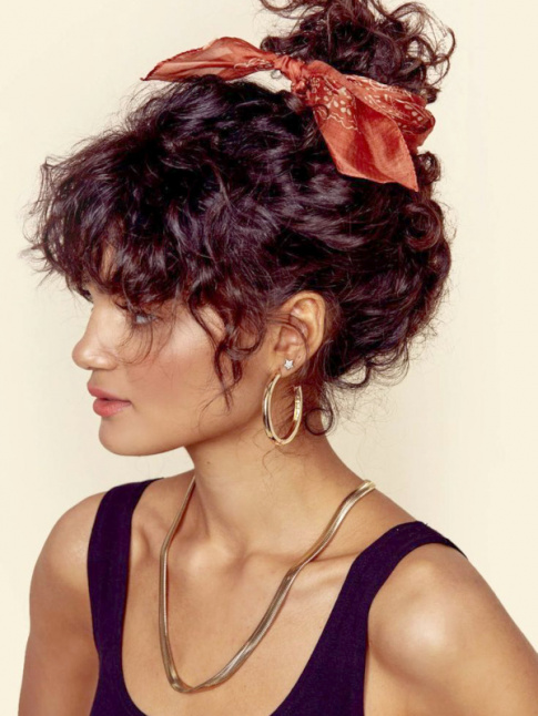 Petit foulard + volume capillaire = le bon mix