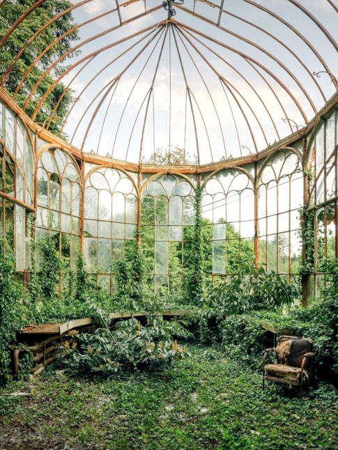 Difficile de rester de marbre devant le charme insolent de certains lieux abandonns...