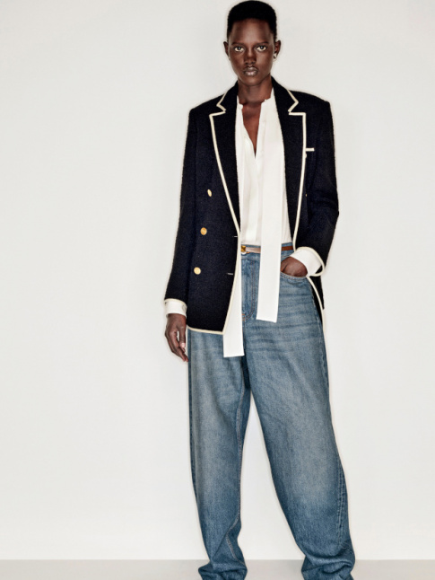 Oui au jean large gliss au sein d'un look chic !