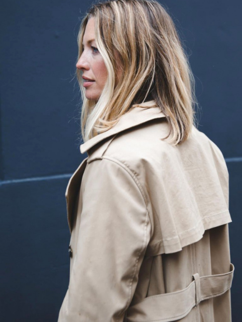 Blondeur + trench = le bon mix