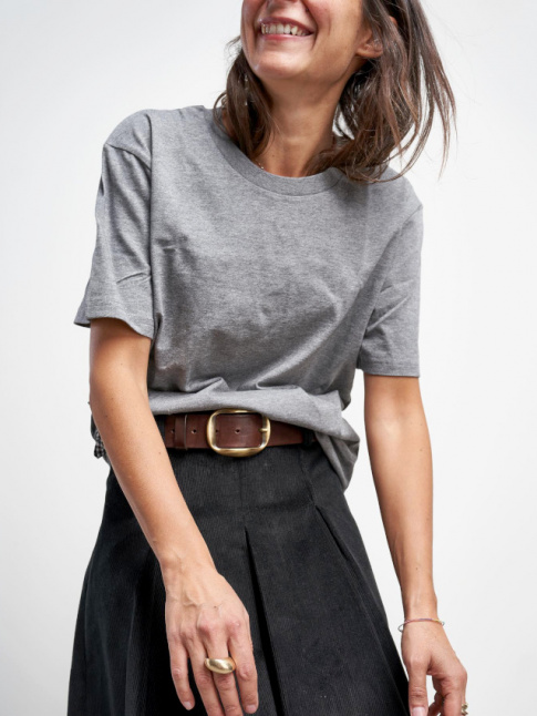 Le tee-shirt un brin ample : la pice idale pour disrupter une jupe classique !