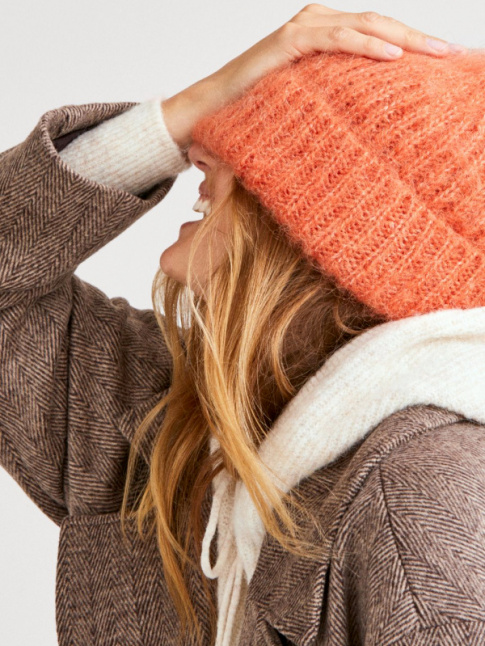 Orange duveteux + blanc + chevrons marron = le bon mix