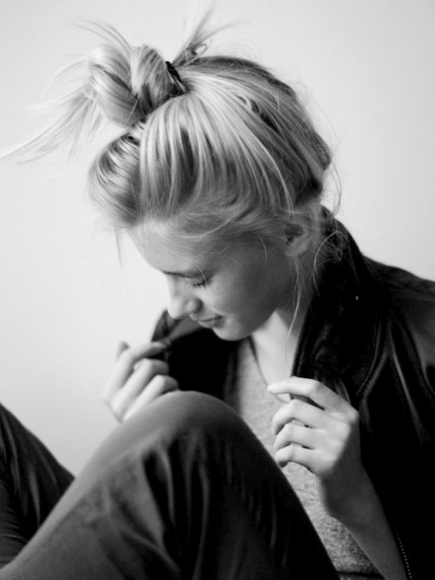 Oui au chignon haut coiff/dcoiff !