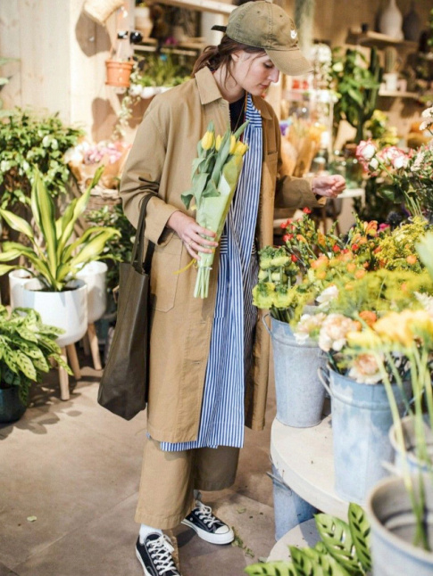 Marie  un look casual/sporty, la robe chemise gagne en caractre