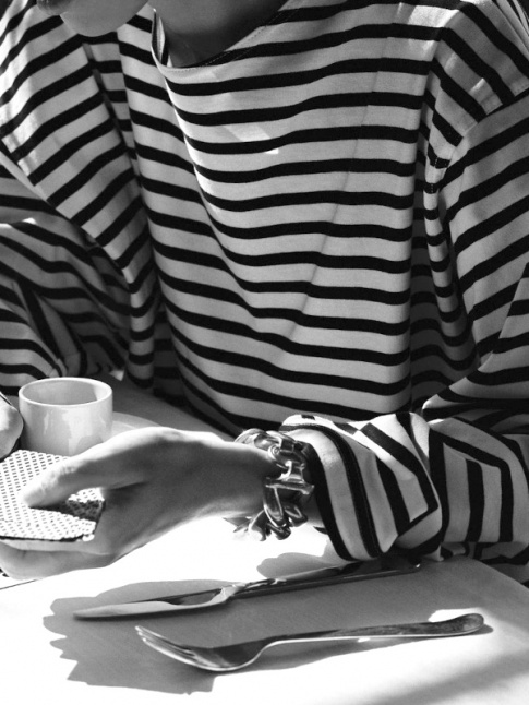 Ample marinire + bracelet massif = le bon mix