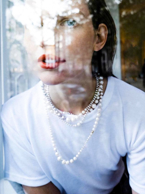 Les bijoux les plus chics mritent les cimaises les plus simples...