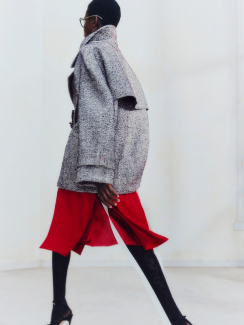 Mlant lignes arrondies, dgaine chic et volume rconfortant, ce blouson a tout bon !