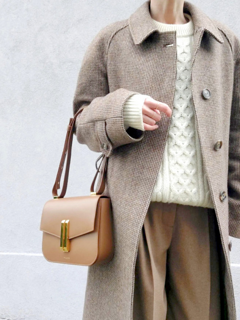 La douceur ouate du pull irlandais sied particulirement bien aux camaeux de caramel !
