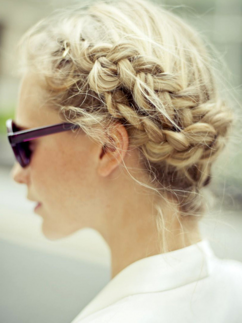 Rien de tel qu'une coiffure sophistiquée légèrement décoiffée !
