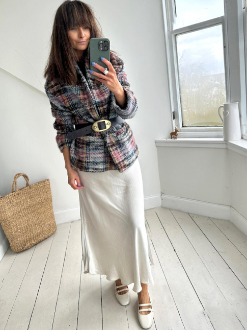 Oui au tandem douillet/fminin mlant sweat oversize et jupe liquide !