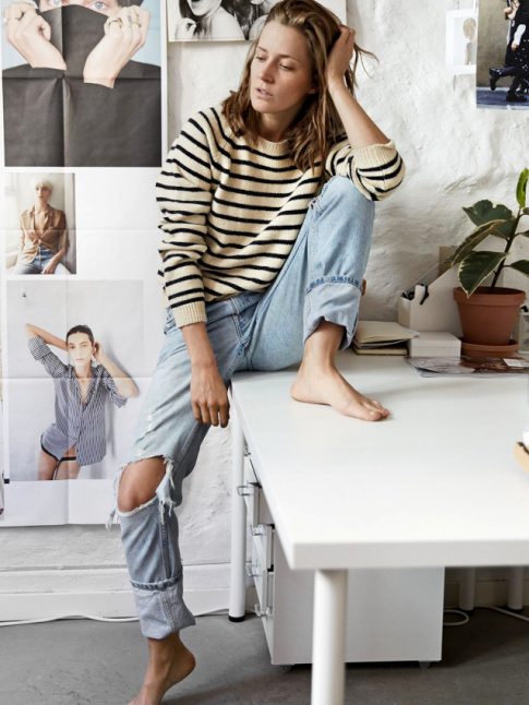 Oui au mariage entre pull cosy marinire et jean destroyed !