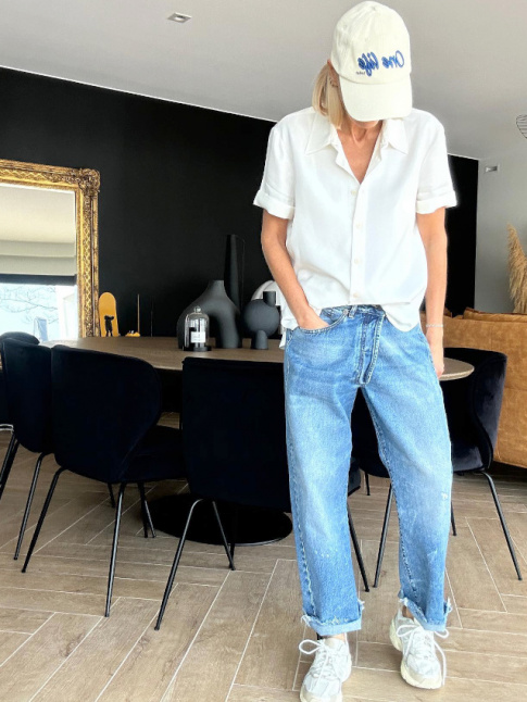 Jean boyfriend + chemisette + casquette = le bon mix