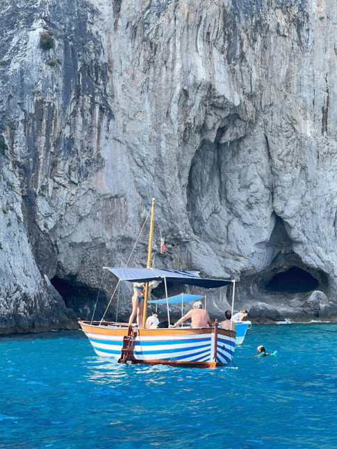 Faire correspondre la teinte des rayures de son bateau avec celle de la mer... tout un art !