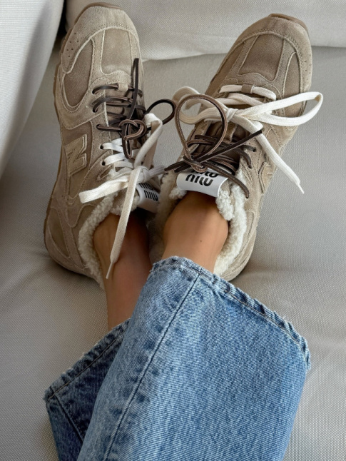 Pour ou contre la version fourre des fameuses baskets New Balance x Miu Miu ?