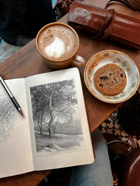 Carnet de croquis + cookie moelleux + latte = le bon mix