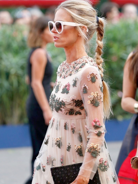 Robe romantique + lunettes sixties = le bon mix