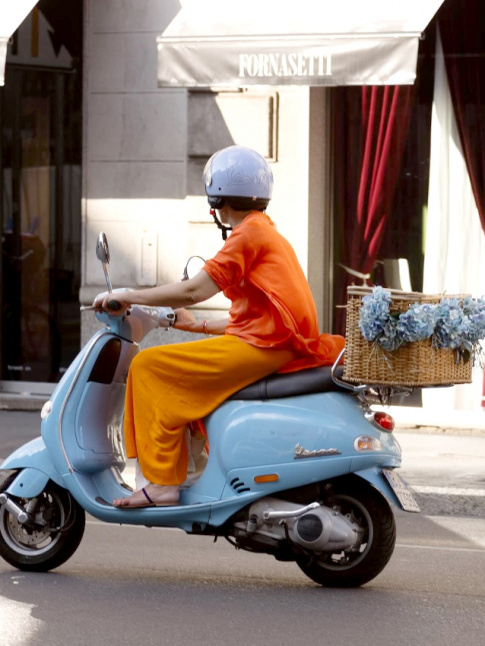 Orange + nuances de bleu ciel = le bon mix